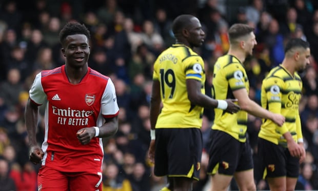  阿森纳主场力克热刺，萨卡破门助枪手登顶榜首  