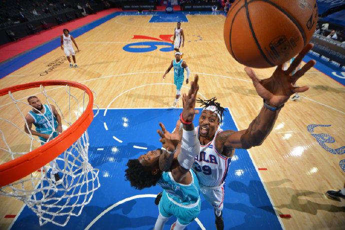  杜兰特关键跳投准绝杀，篮网加时险胜凯尔特人登顶东部